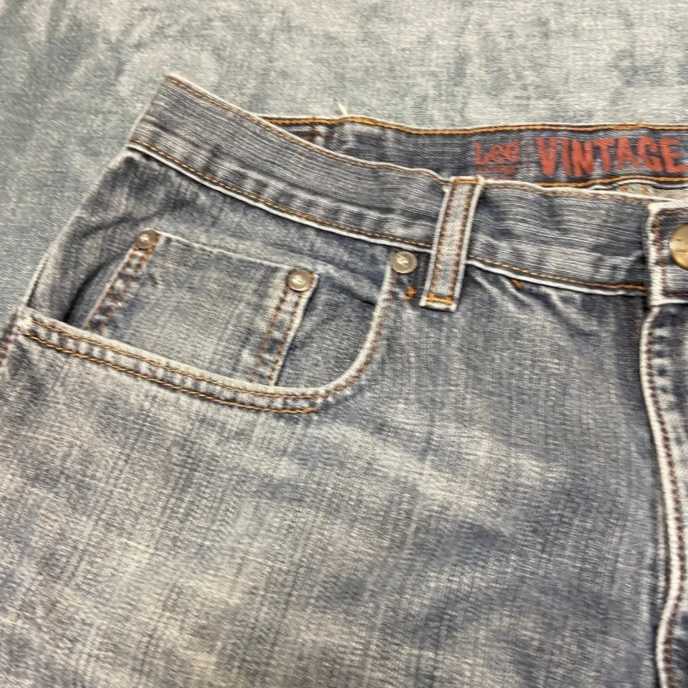 Vintage Lee Jeans Mens 34x31 Blue Denim Everyday Wear Travel Slim Fit Distressed